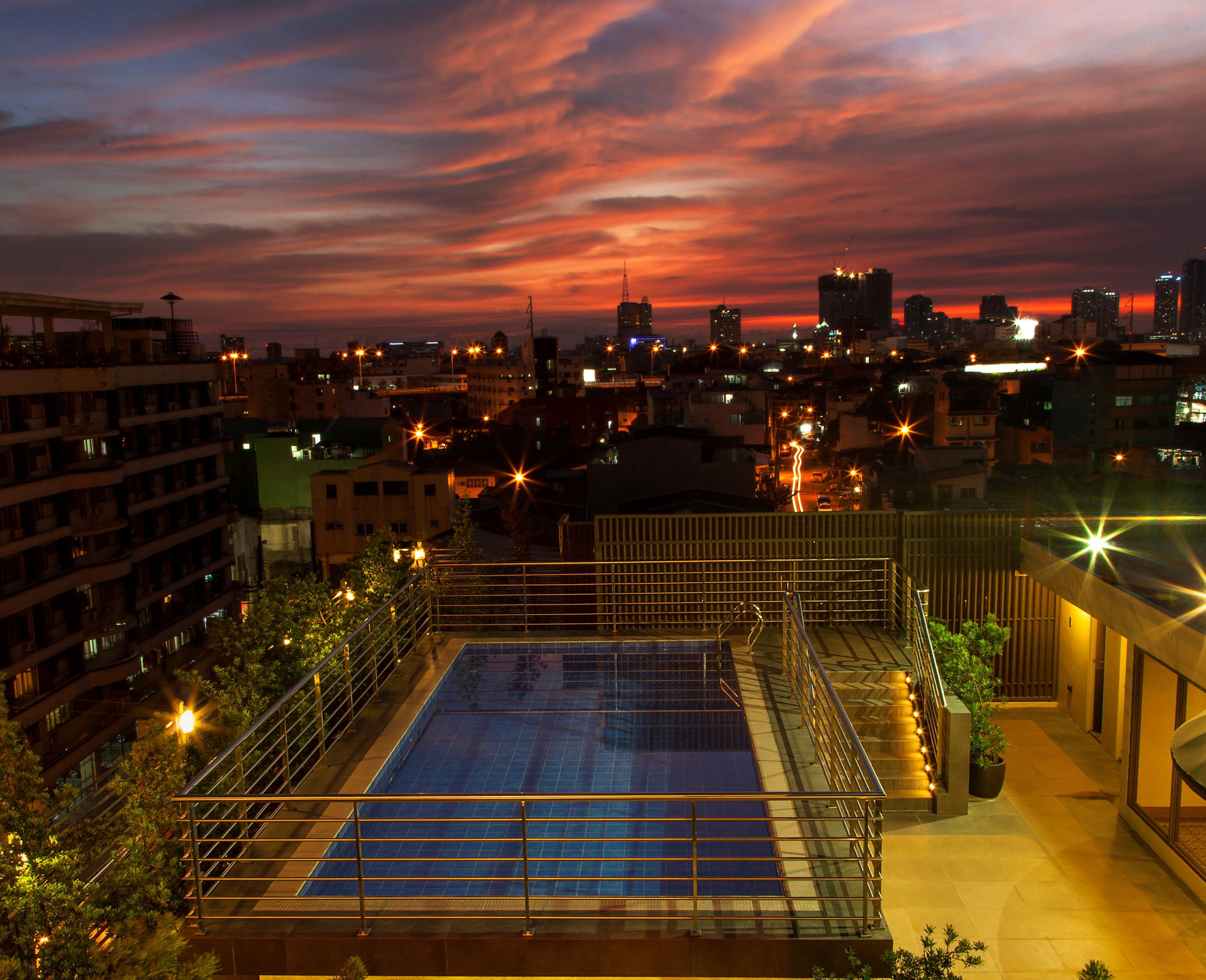 Herald Suites Makati City Bagian luar foto