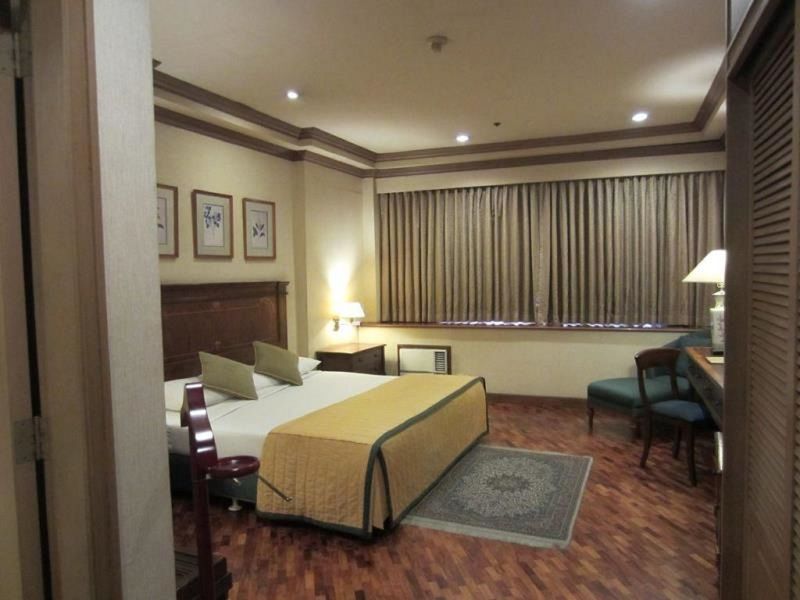 Herald Suites Makati City Bagian luar foto