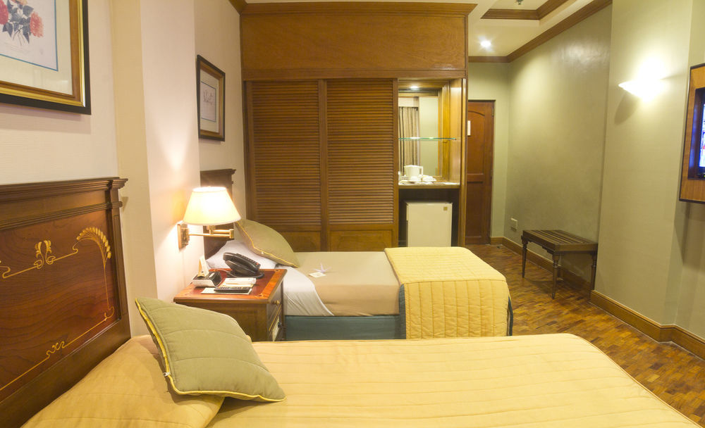 Herald Suites Makati City Bagian luar foto