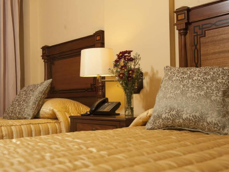 Herald Suites Makati City Bagian luar foto