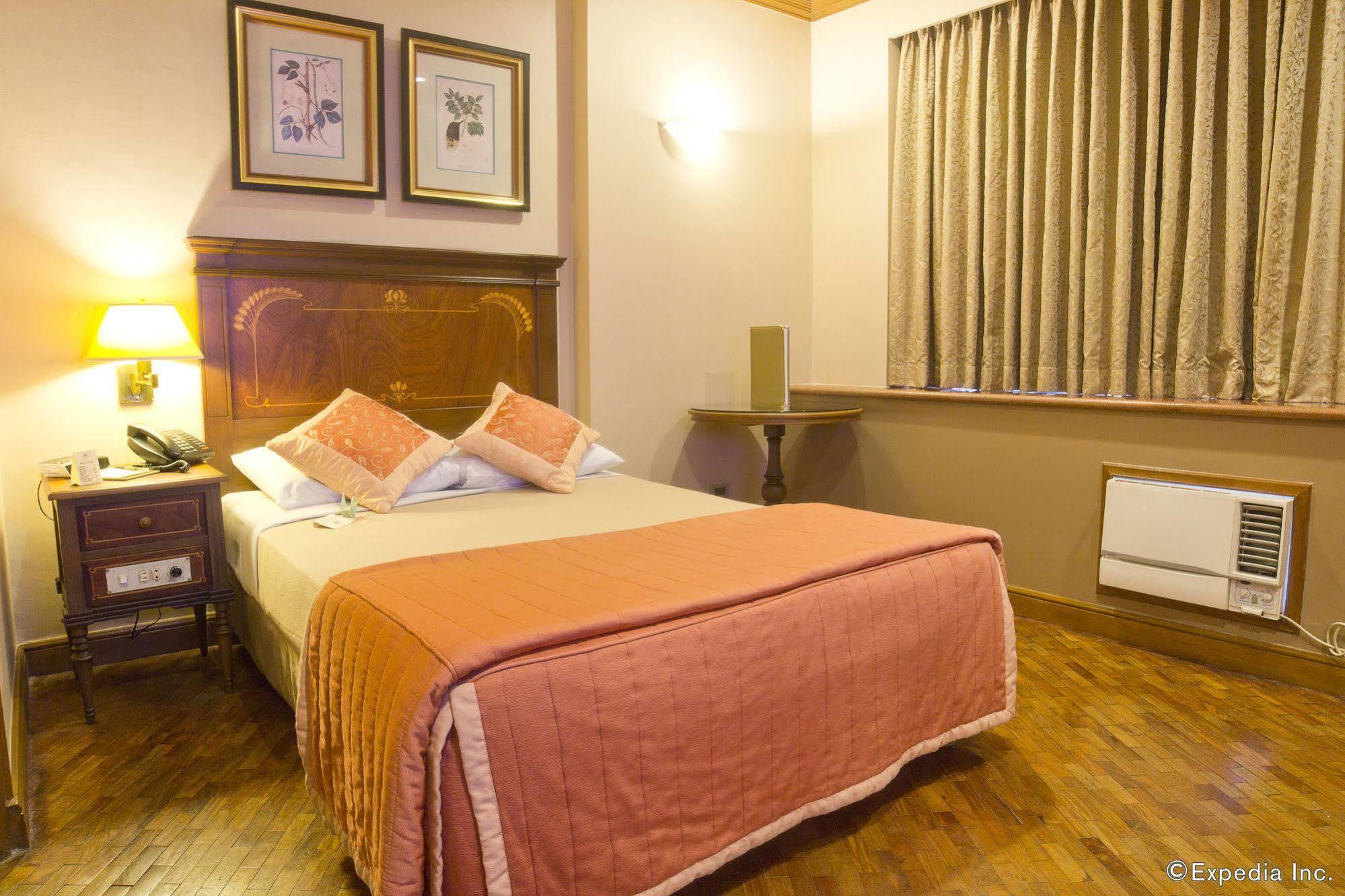 Herald Suites Makati City Bagian luar foto
